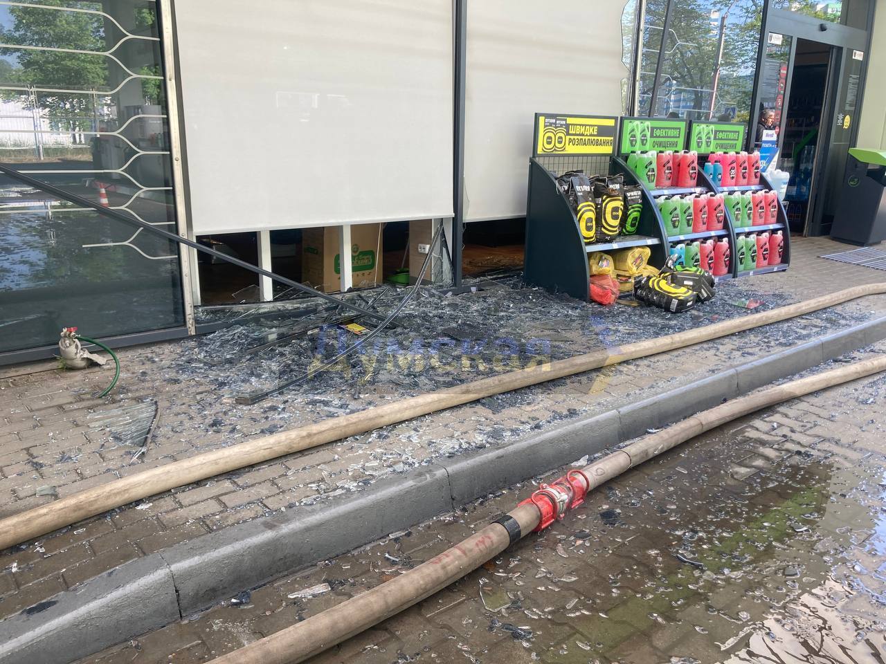 Згоріли сотні посилок. Який вигляд має депо "Нової пошти" в Одесі після удару РФ